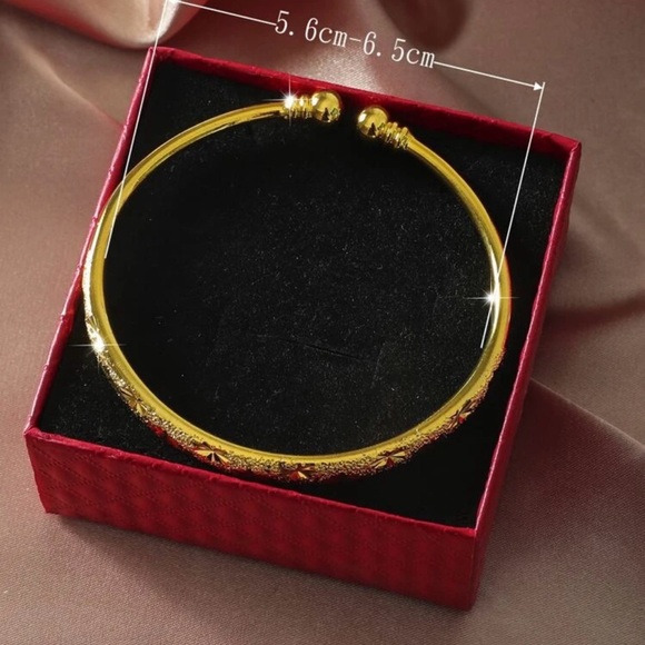 Textured Golden Metal Cuff Bangle - Picture 3 of 3